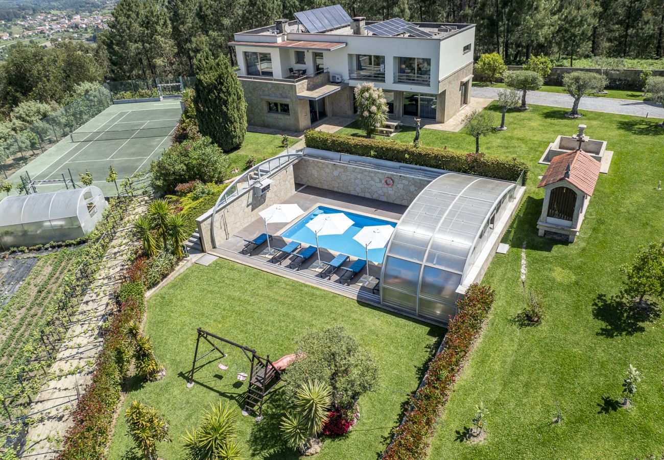 Casa en Ponte de Lima - Villa de Luxo com Piscina Aquecida, Ténis e Jardim