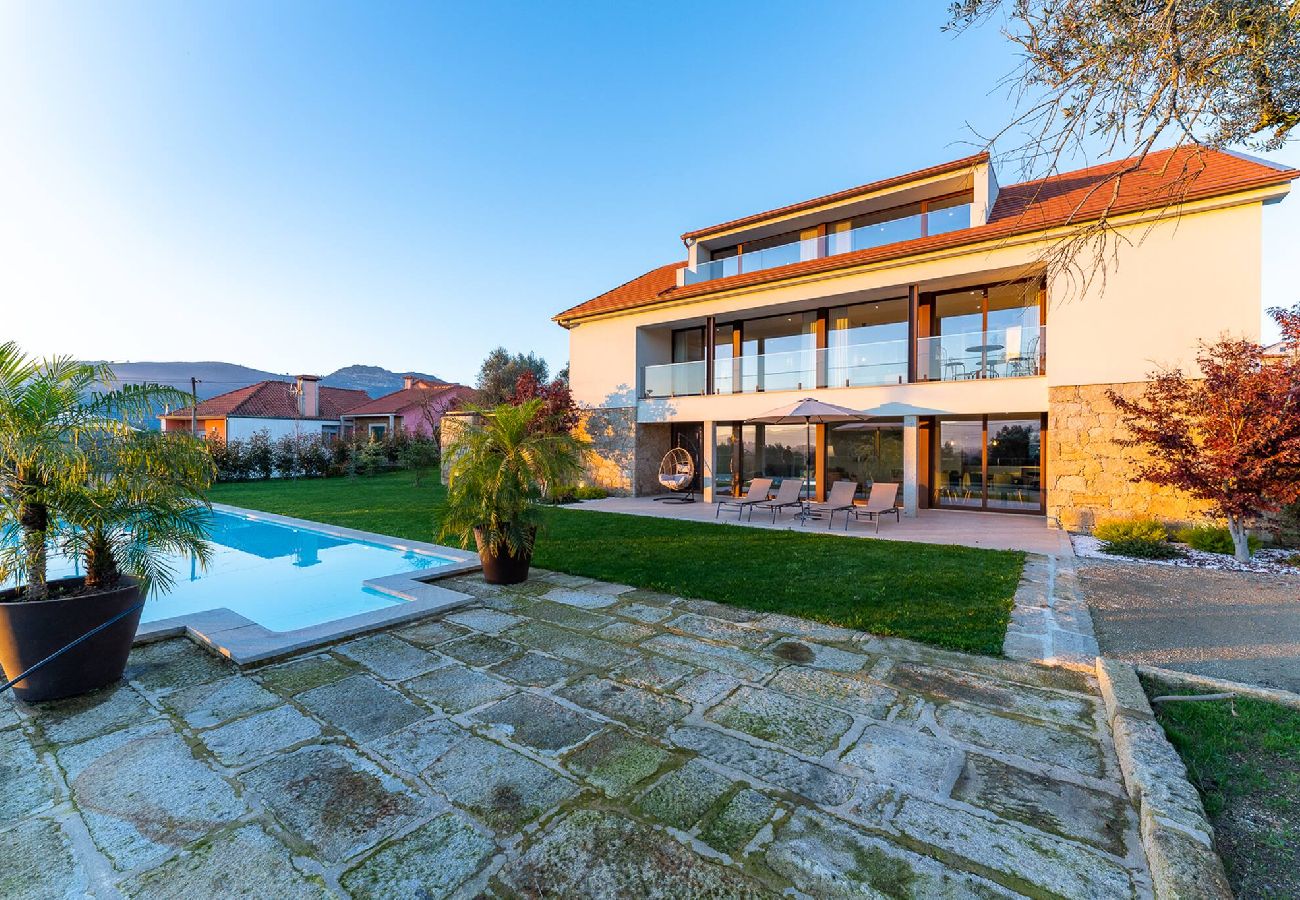 Villa à Ponte de Lima - Lima View Villa - Casa com piscina e jardim