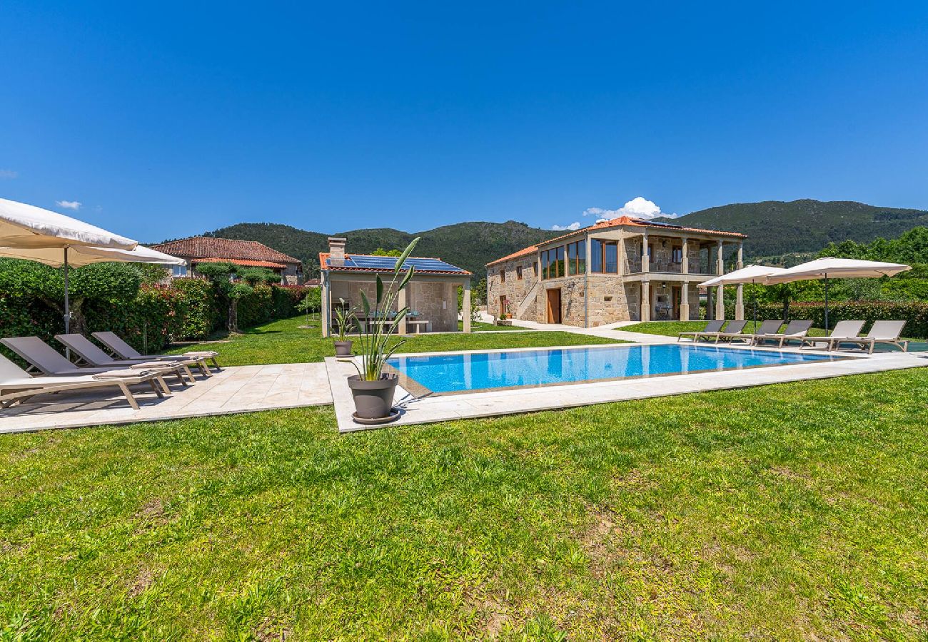 Villa à Ponte de Lima - Casa da Ana - Villa com piscina e jardim