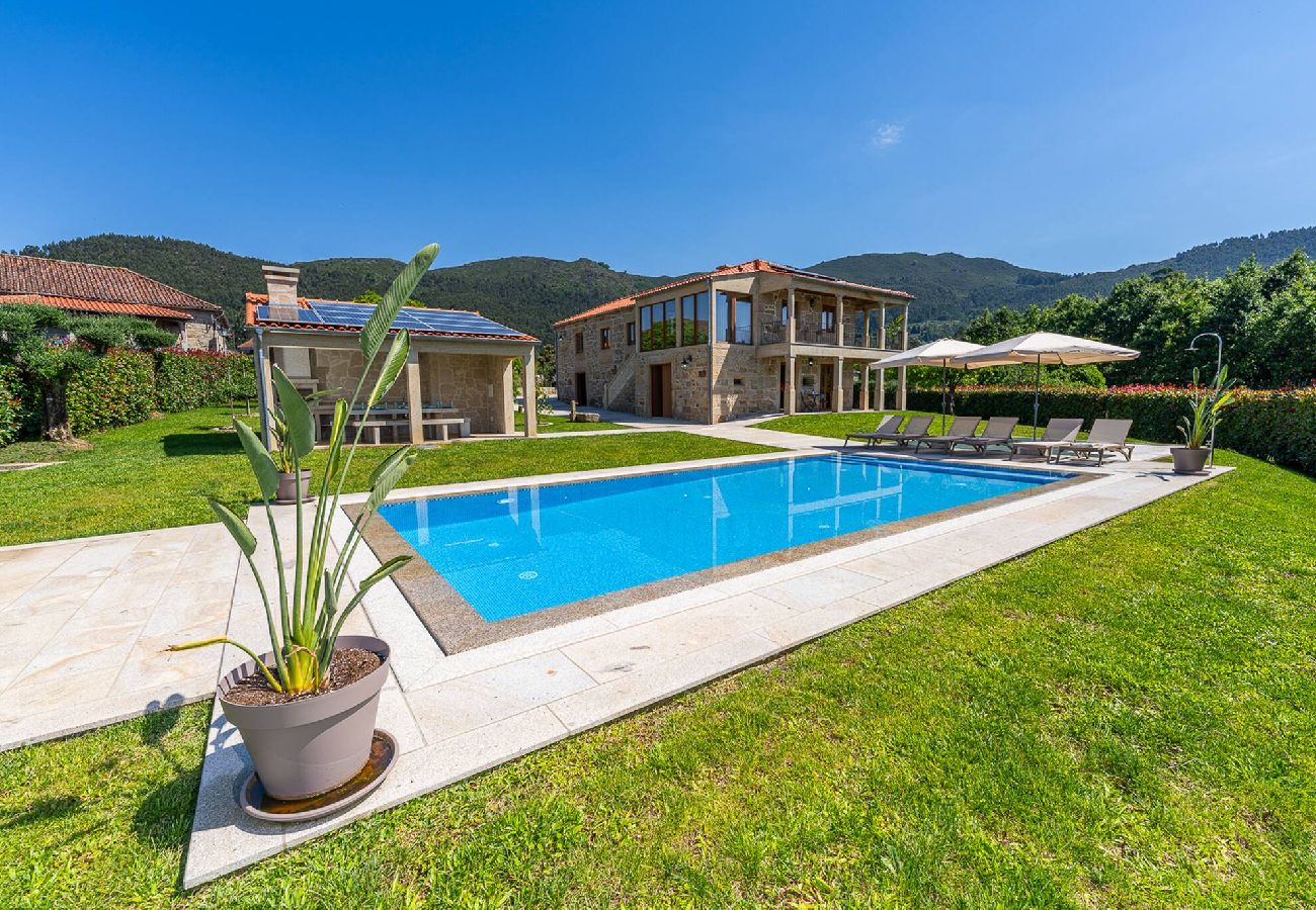 Villa à Ponte de Lima - Casa da Ana - Villa com piscina e jardim