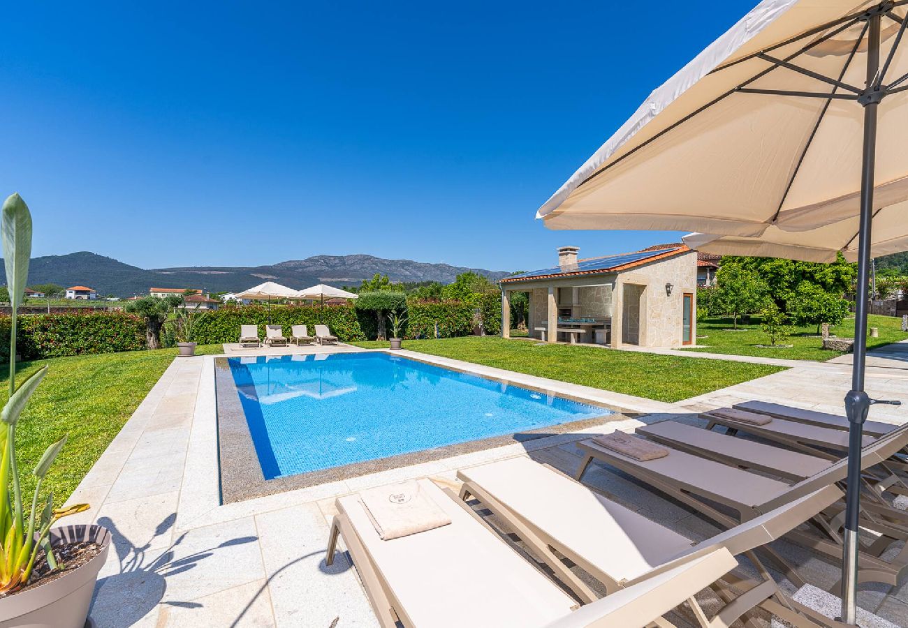 Villa à Ponte de Lima - Casa da Ana - Villa com piscina e jardim