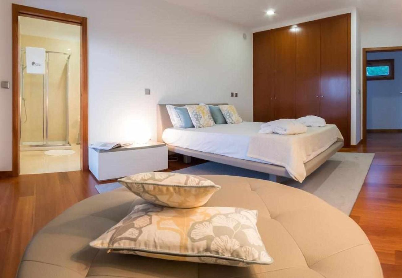 Maison à Ponte de Lima - Villa de Luxo com Piscina Aquecida, Ténis e Jardim