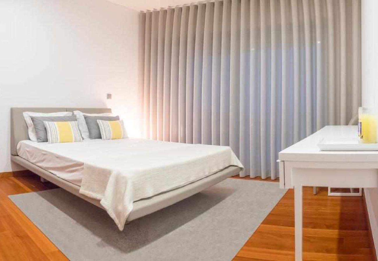 Maison à Ponte de Lima - Villa de Luxo com Piscina Aquecida, Ténis e Jardim