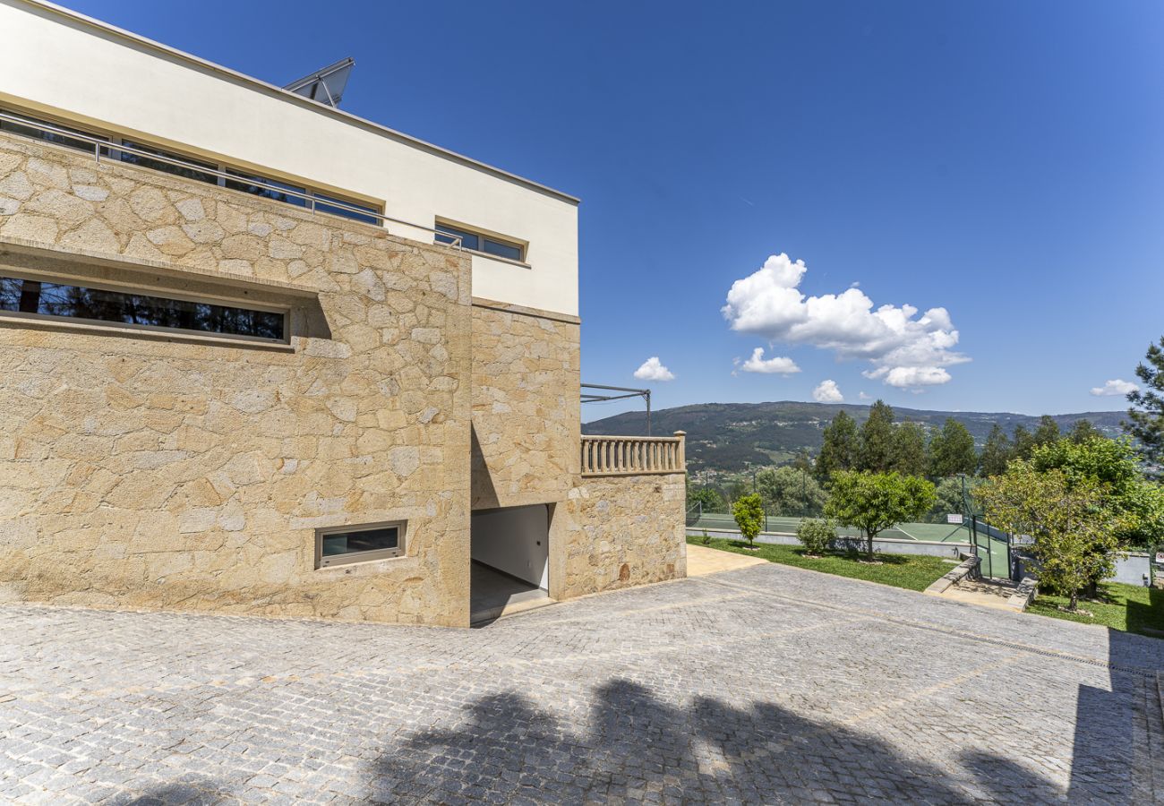 Maison à Ponte de Lima - Villa de Luxo com Piscina Aquecida, Ténis e Jardim