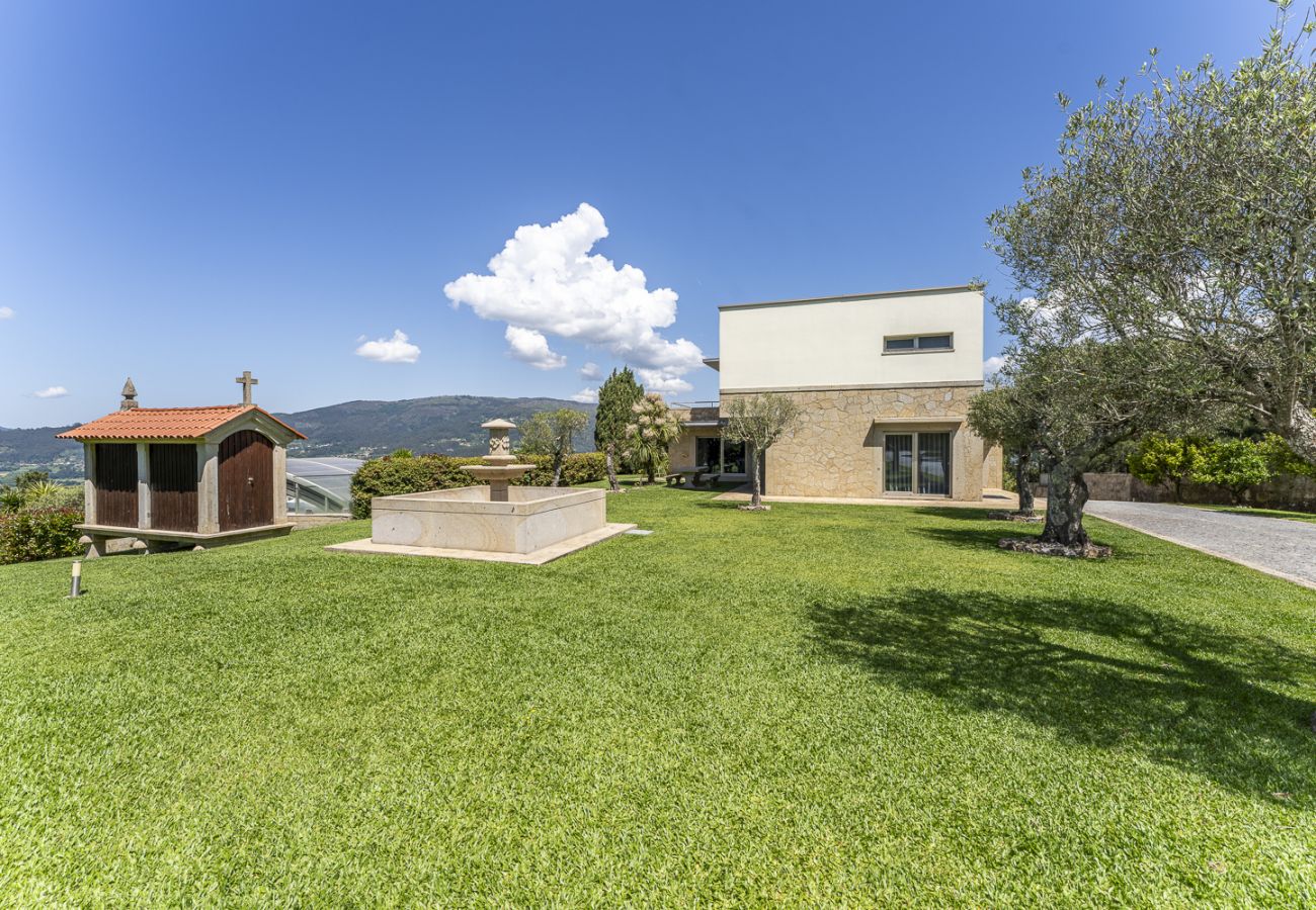 Maison à Ponte de Lima - Villa de Luxo com Piscina Aquecida, Ténis e Jardim